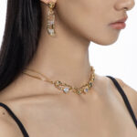 Dazzling Gold Clasp Necklace