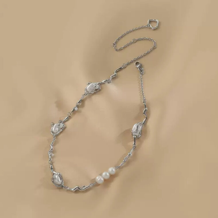 Irregular White Pearls Necklace